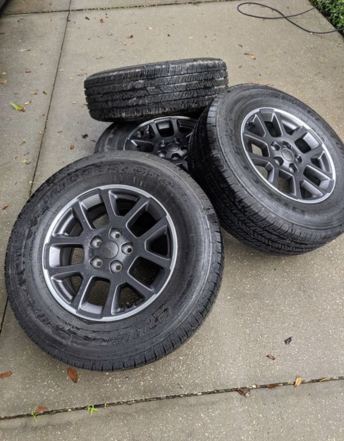 Brand new 2020 Jeep Gladiator wheels and tires