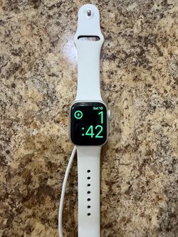 Apple watch series 8