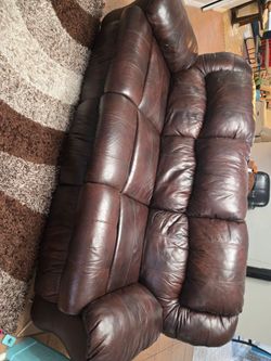 Genuine leather couches / muebles de cuero