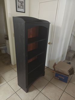 Shelf / book case