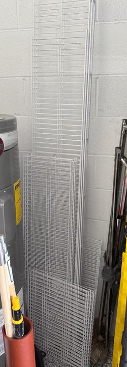 Closet wire shelving (different sizes)