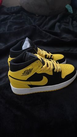 Black and yellow air Jordan 1 new size 5.5