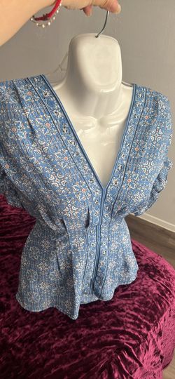 Women’s shirt size large