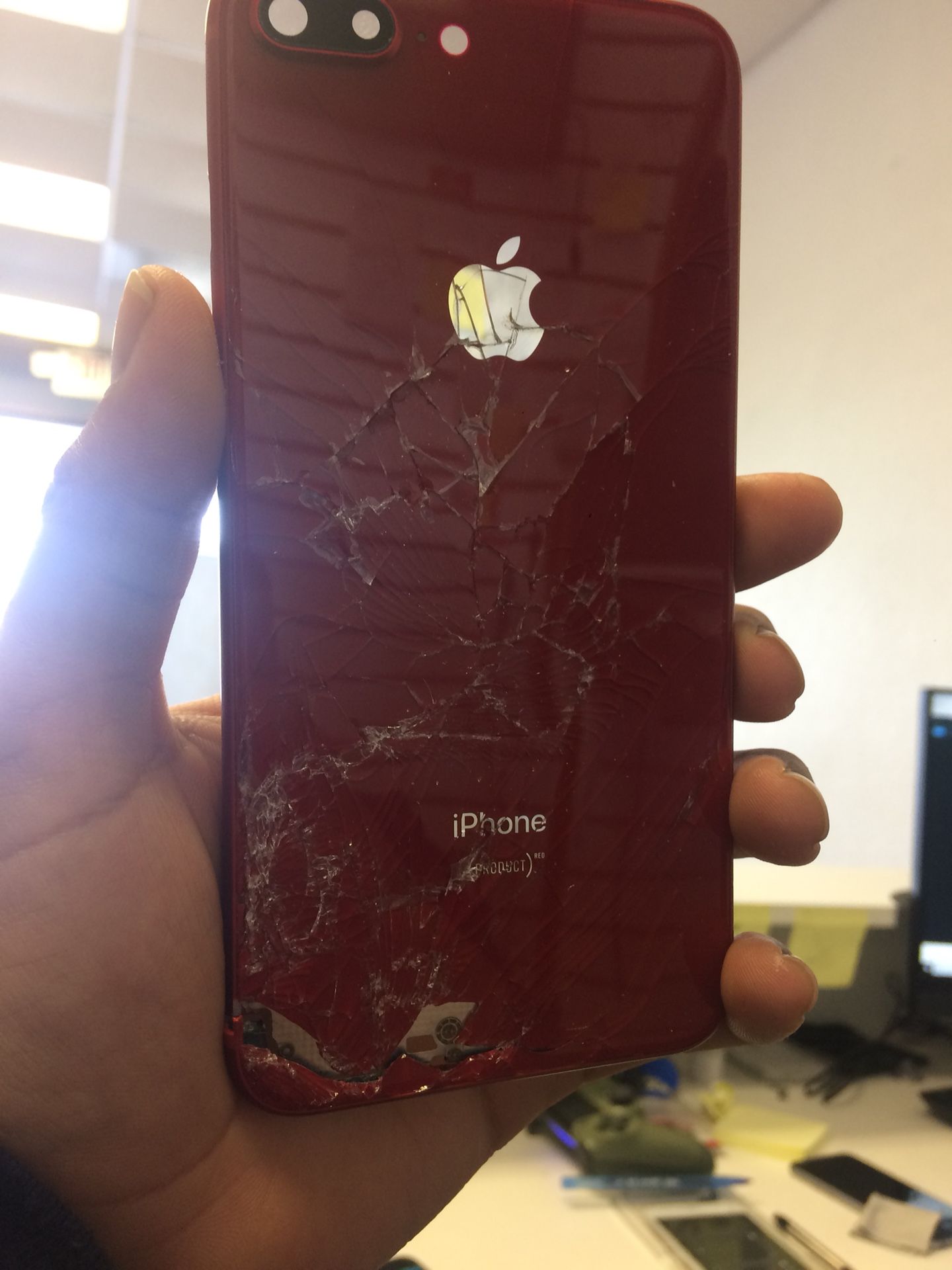 iPhone 8 Plus Red Back Glass Replacement / Cambiamos Pantallas