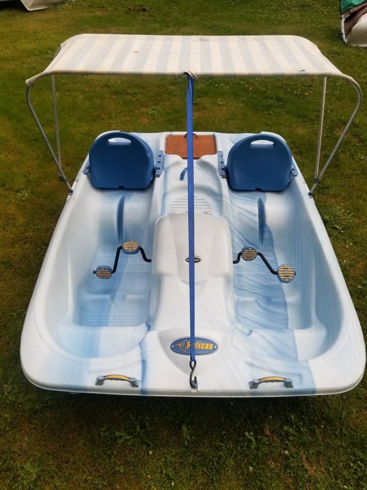 Pelican 5 person paddle boat for Sale in Auburn, WA OfferUp