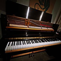 Steinway & Sons Upright Piano. Model 1098, Serial #521396. Year 92-93