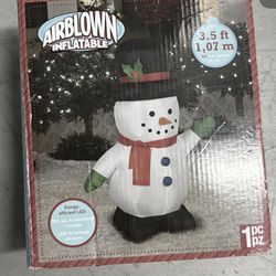 Gemmy 2016 LED Snowman 3.5 ft. Airblown Inflatable Christmas Outdoor Decoration
