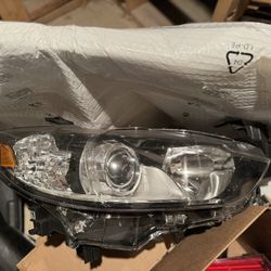 2015 Mazda 6 Right Passenger Headlight