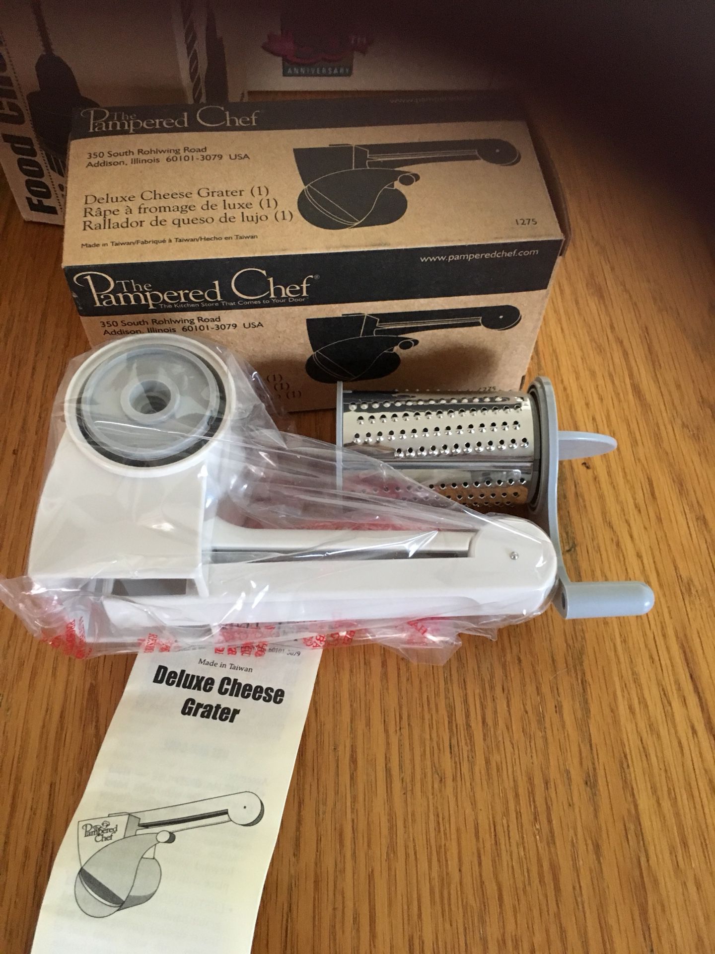 Pampered chef deluxe cheese grater new