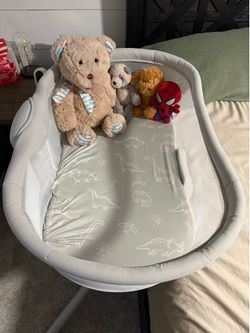 $180 OBO HALO BassiNest Soothing Swivel Sleeper 3.0 w/ Sheets