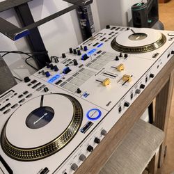 DDJ Rev7-N 12inch SkinZ (White) Like New 
