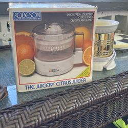 Robeson The Juicer Citrus Juicier  Original Box