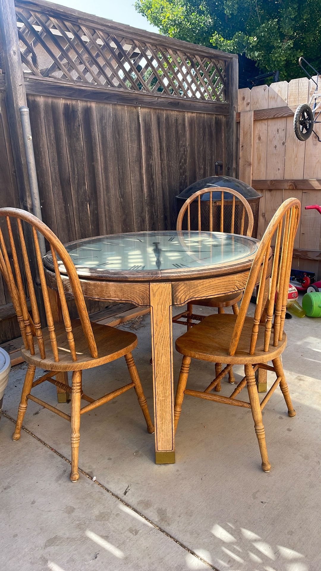 Clock Table With 3 Chairs For Free
