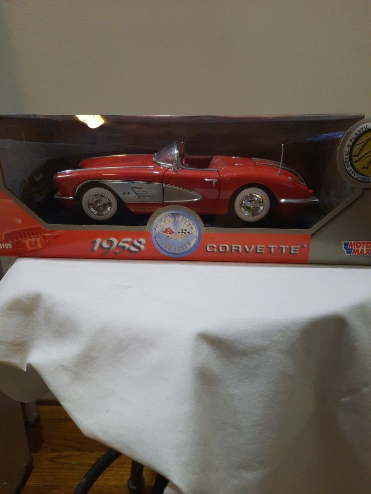 Motor Max 1958 Corvette CONVERTIBLE Red Die cast 1:18