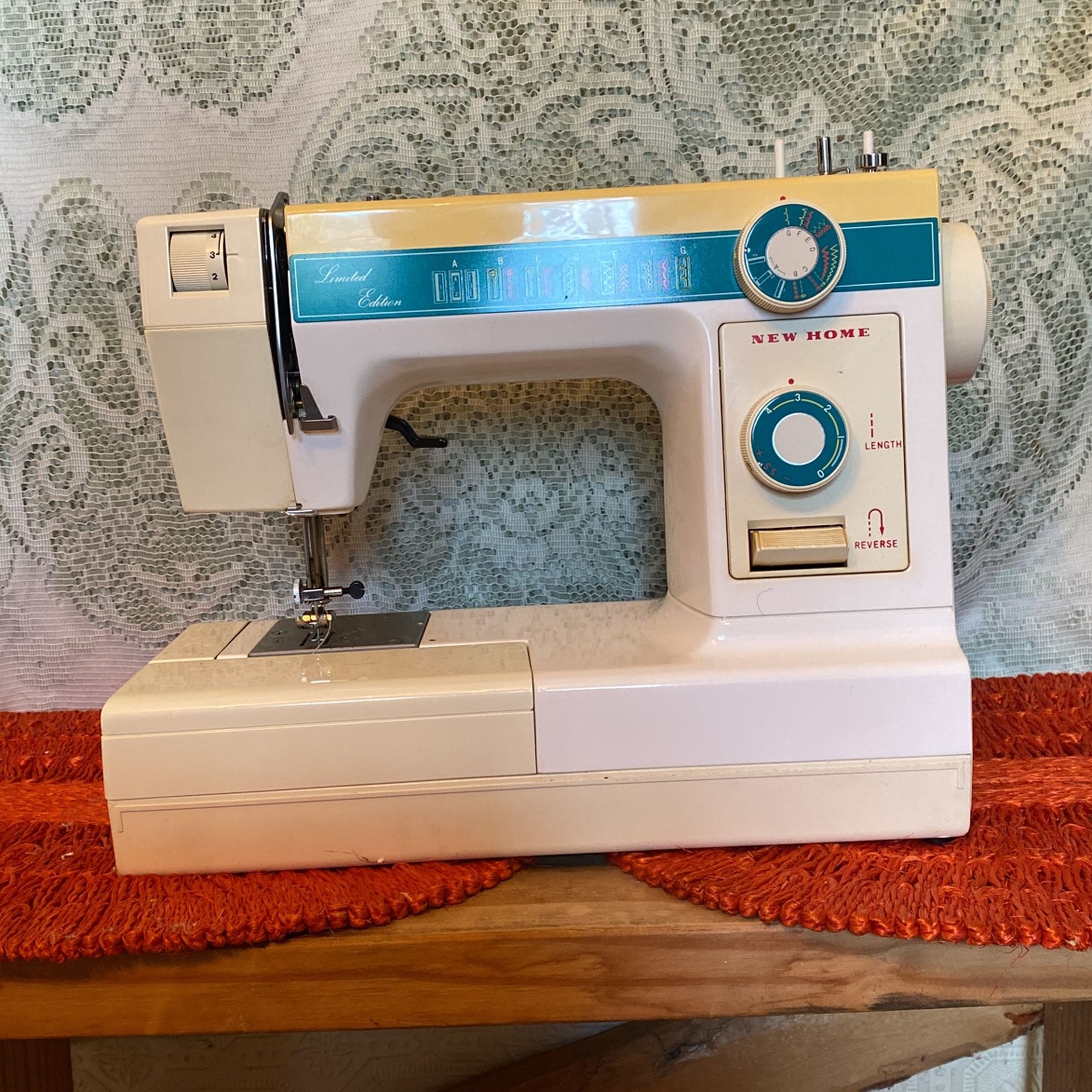 Sewing Machine (New Home Model 108) Arts & Crafts supplies