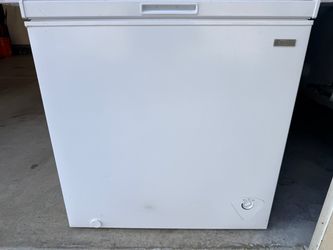 Vissani White Chest Freezer