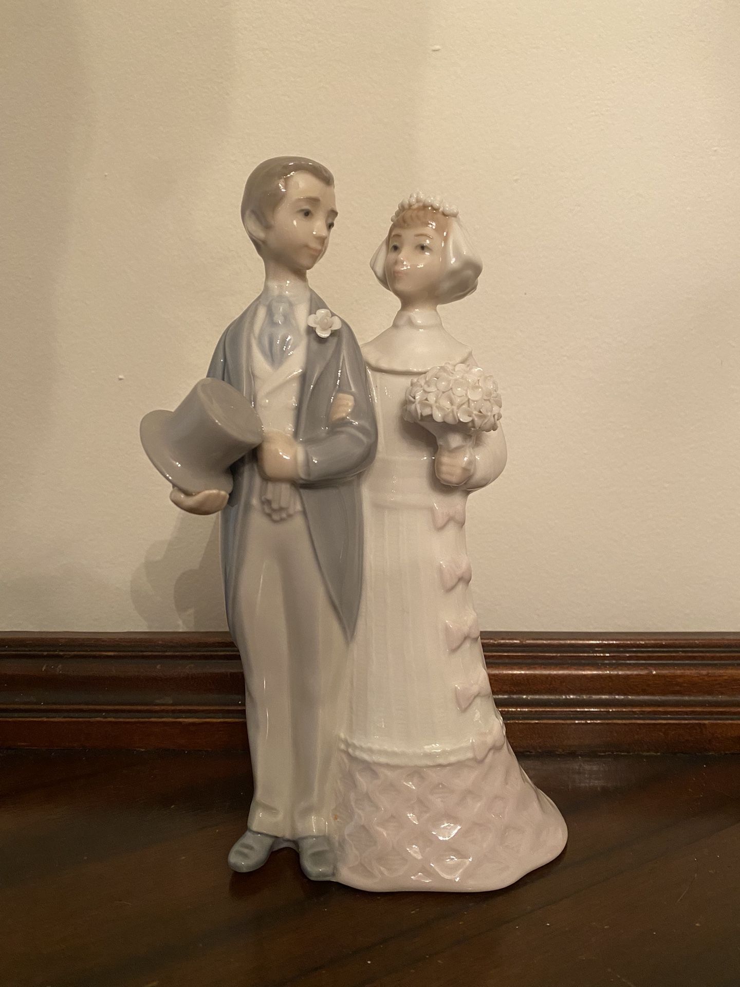 Lladro Figurine #4808 ''Wedding Day''