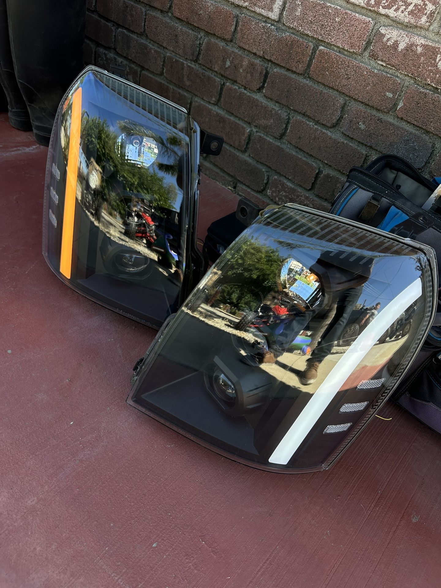Cadillac Escalade Headlights 07-14 New