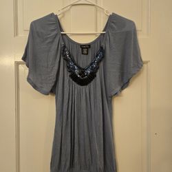 Women's Rue 21 Size Small Blue Beaded Blouse Top Shirt, Short Sleeves V Neck Soft Breathable