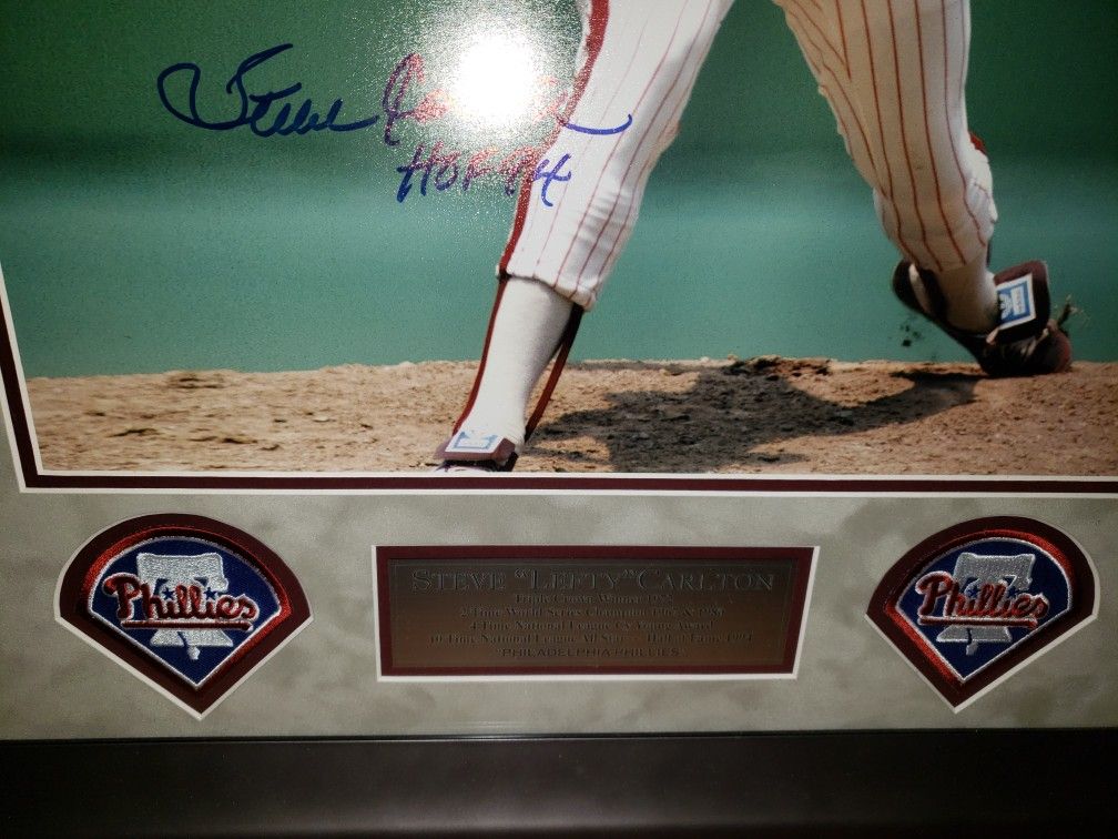 Autographed Philadelphia Phillies