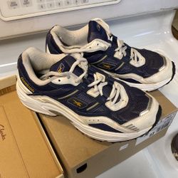Reebok Size 7 Sneakers
