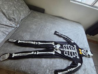 Skeleton costume
