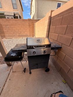 Propane grill with propane tank