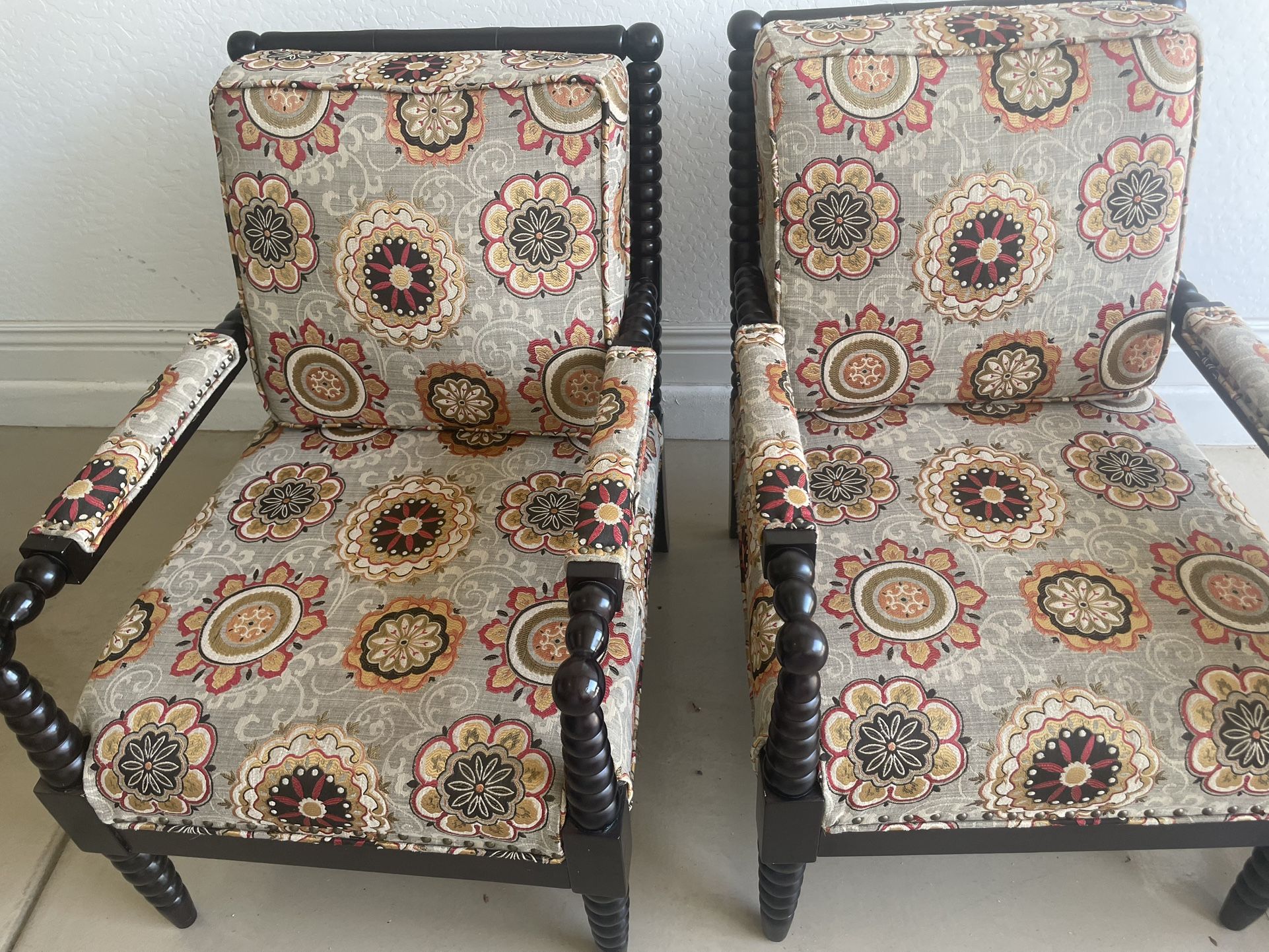 Beautiful Chairs With Side Tables