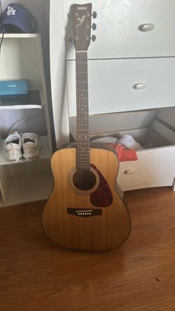 Yamaha F35 Acústico Guitar