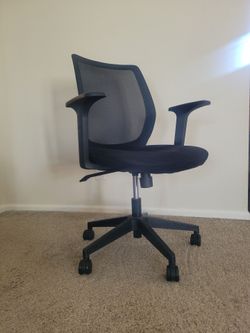 Adjustable rolling desk chair