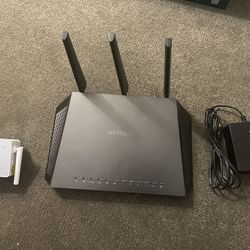 Netgear Nighthawk AC1900 (R7000) Router With AC750 (EX3700) Wi-Fi Extender