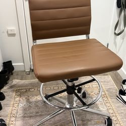 ADJUSTABLE DESK CHAIR