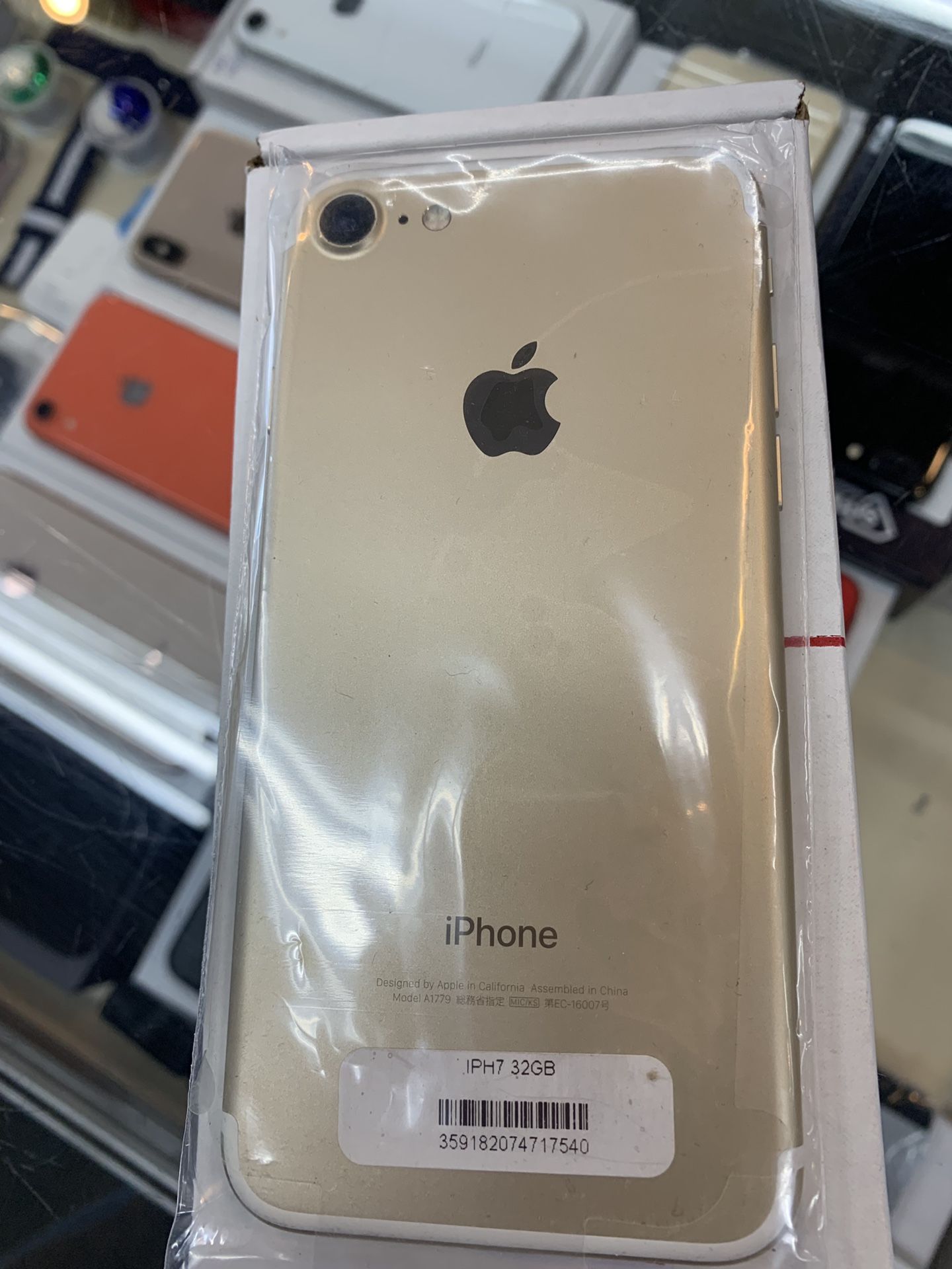 IPHONE 7 GOLD 32gb UNLOCKED