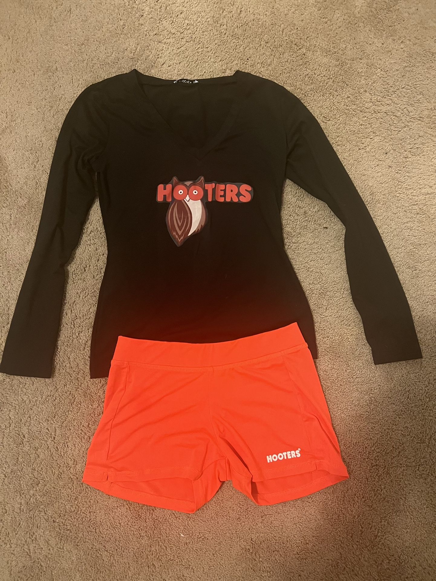 Hooters Costume/Outfit for Sale in Issaquah, WA OfferUp