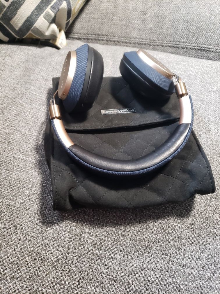 Bowers & Wilkins - PX Wireless Noise Cancelling Over-the-Ear Headphones - Soft Gold