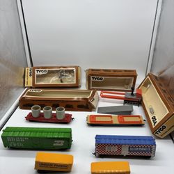 Vintage Lot of Untested Tyco HO Trains Union Pacific, Burlington Northern, Flat