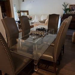 Table Plus 6 Chairs