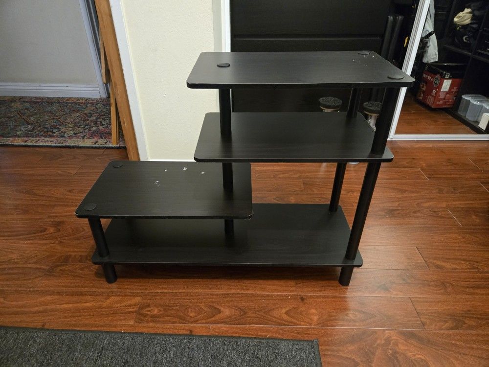 Shelves with 4 tiers