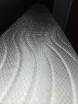 QUEEN SIZE BOX SPRING (NEW)