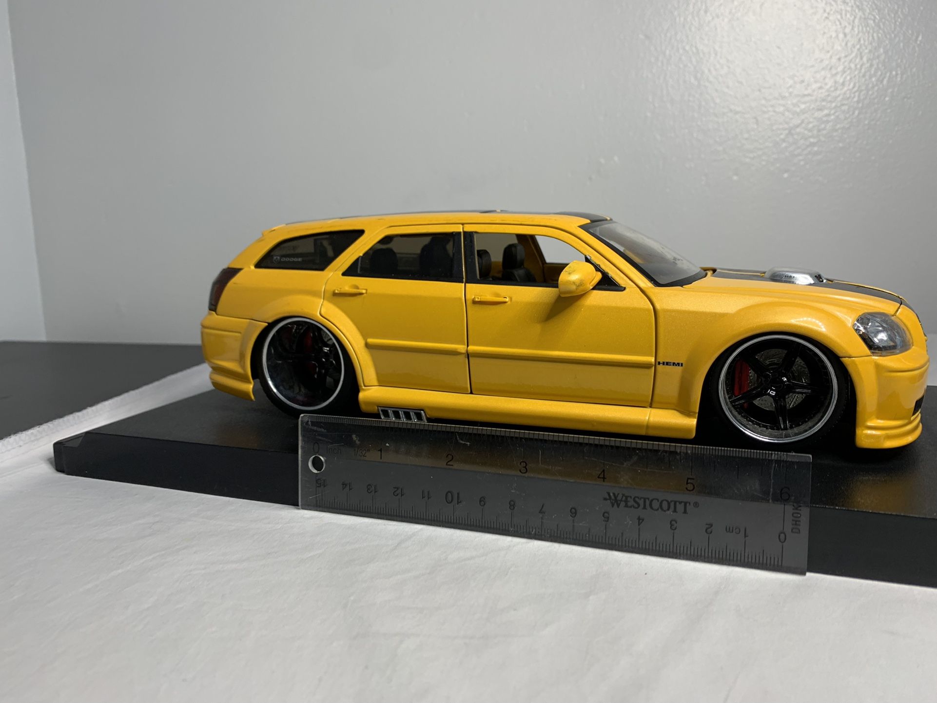 Dodge Magnum Toy Car 