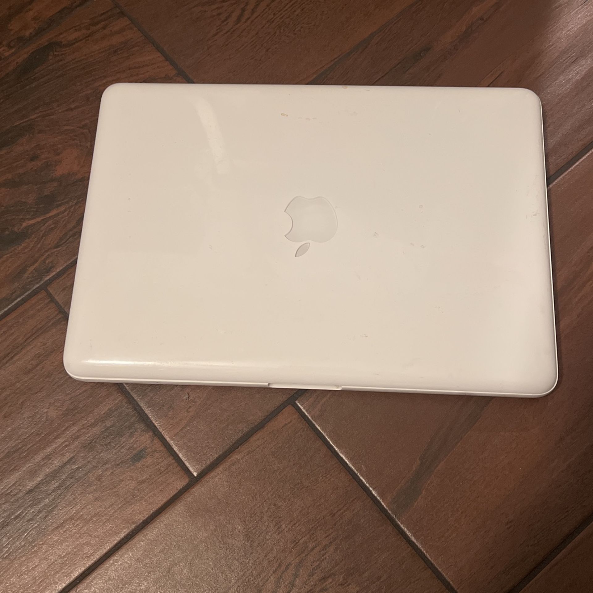 Apple MacBook Used, Working Condition