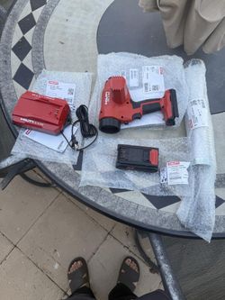 HILTI CD 4-22 CORDLESS CAULKING DISPENSER