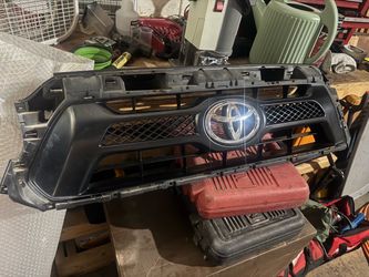 2012 Oem Toyota Tacoma grill