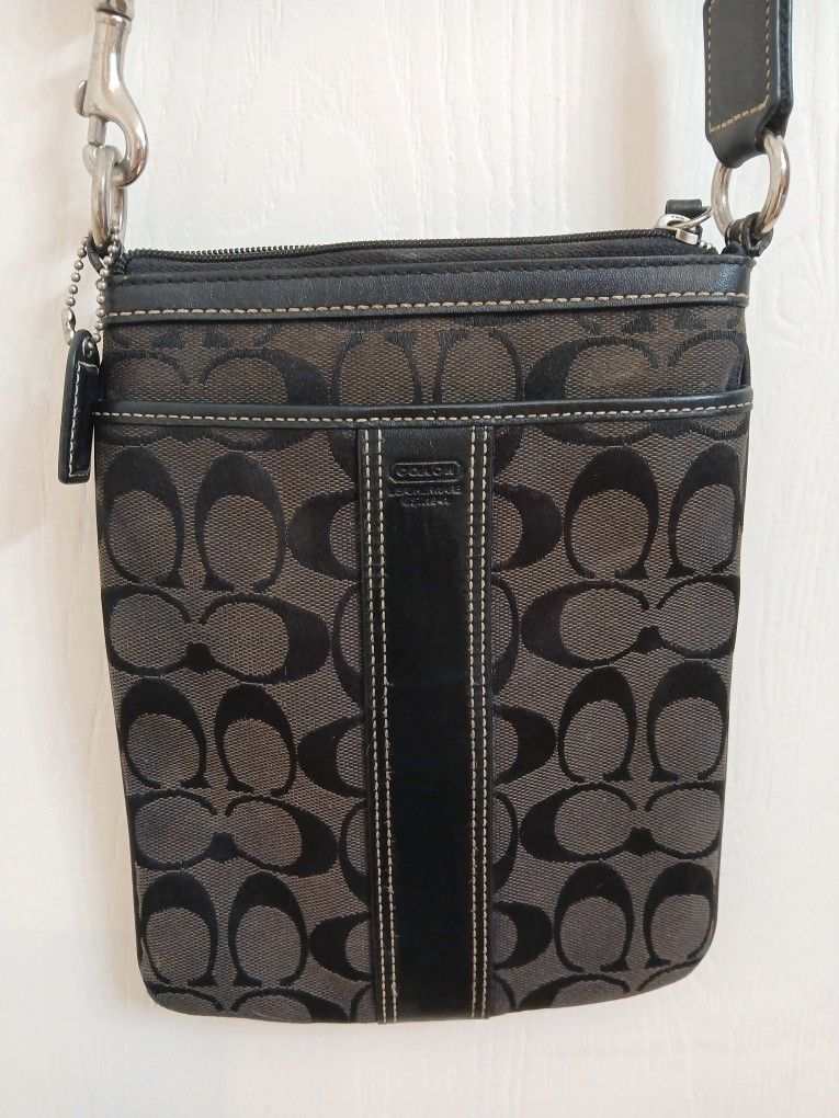 Coach Vintage Black Leather And Jacquard Crossbody Bag.
