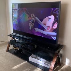 Sony Bravia 70 “ Smart TV.