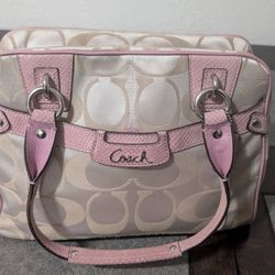 Women's COACH Canvas Tote Purse. $200 Pickup In Oakdale 
