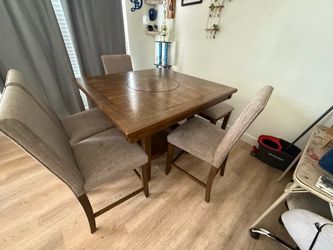 Counter Height Dining Table with 4 Chairs
