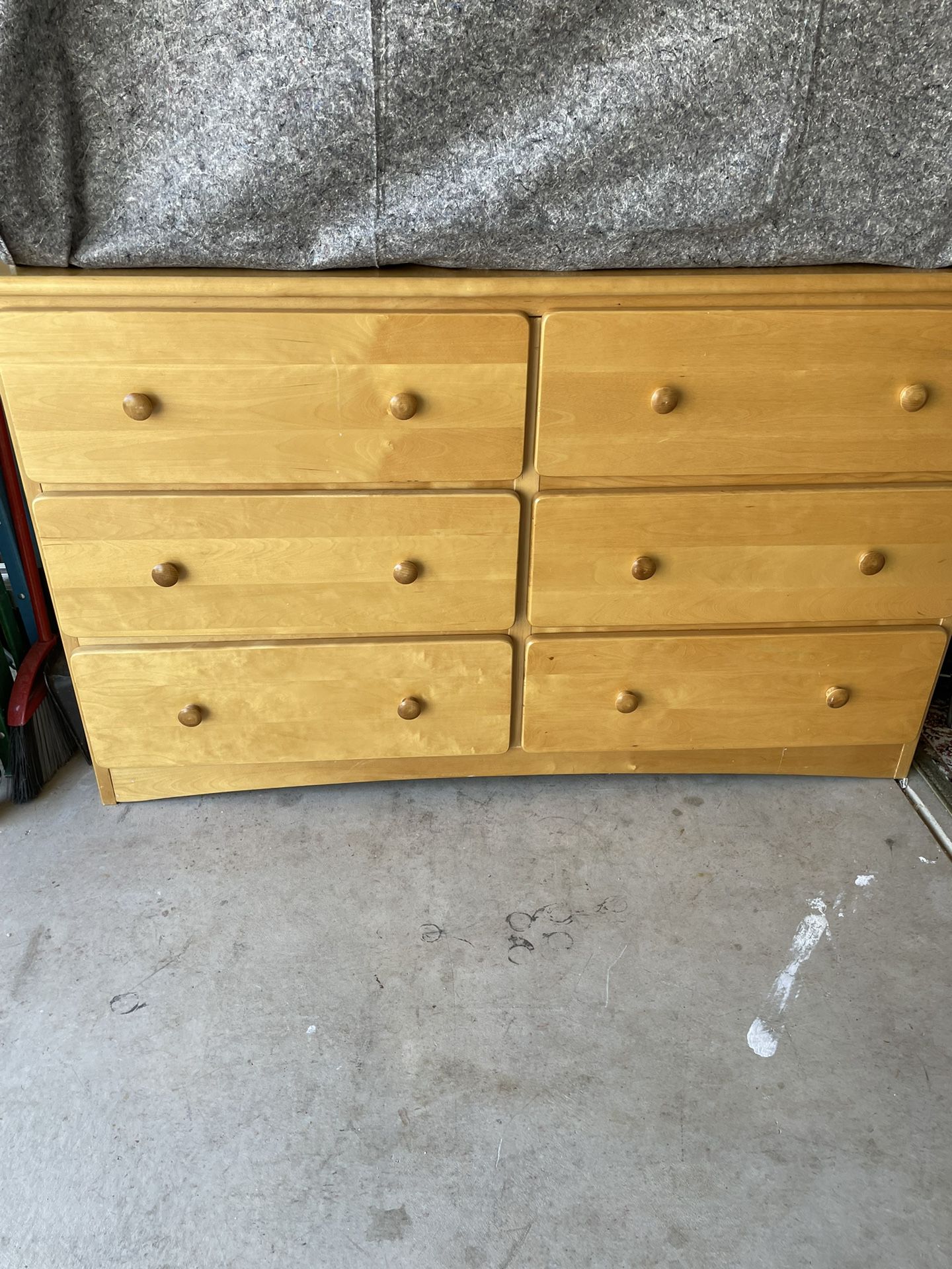 Very Good, Solid Wood, Dresser, And 2 Nightstands. at A Good Price.