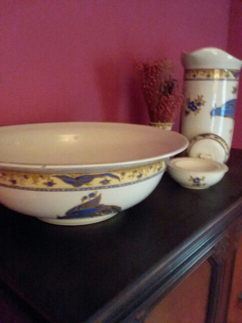 Antique bowl & pitcher set