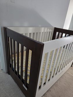 Modern Crib/ Daybed